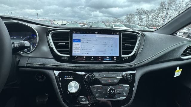 2026 Chrysler Pacifica Select - Photo 23