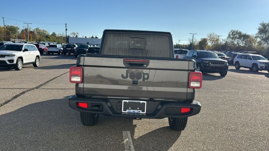 New 2026 Jeep Gladiator SPORT S 4X4 Pickup