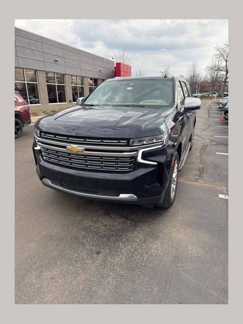 2023 Chevrolet Suburban 4WD 1500 Premier's photo