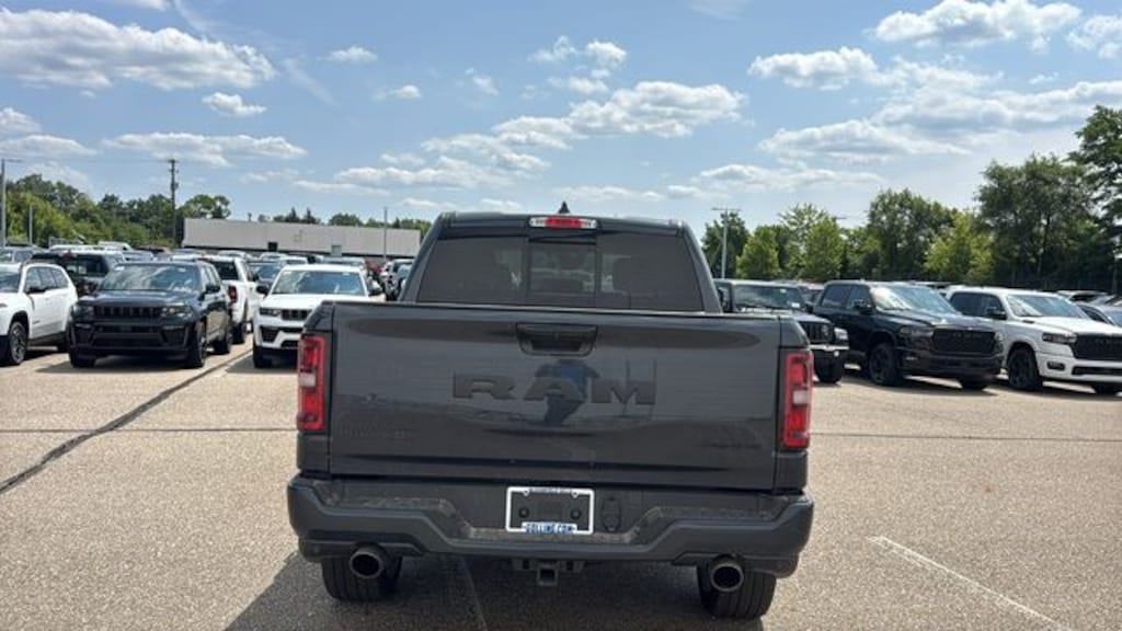 New 2026 Ram 1500 LARAMIE CREW CAB 4X4 5'7 BOX Pickup