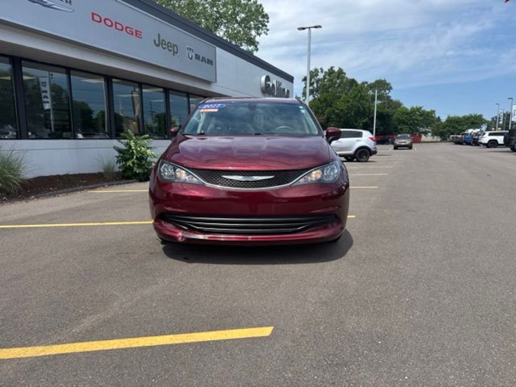 Used 2017 Chrysler Pacifica Touring Minivan/Van