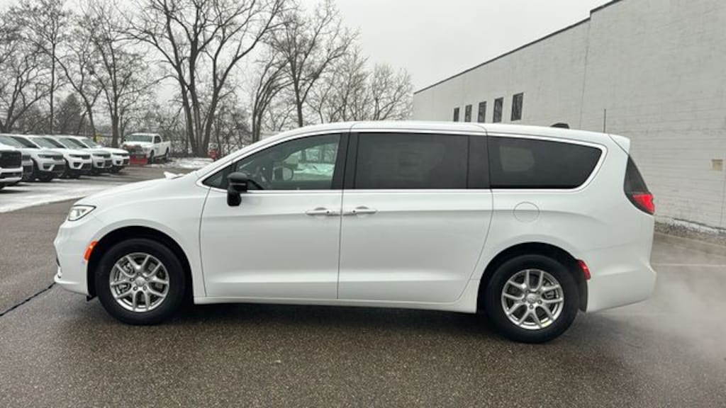 New 2026 Chrysler Pacifica SELECT Passenger Van