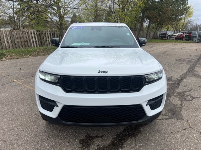 Used 2023 Jeep Grand Cherokee Altitude with VIN 1C4RJHAGXPC551401 for sale in Bloomfield, MI