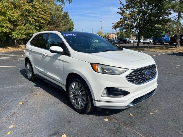 2021 Ford Edge Titanium photo 4