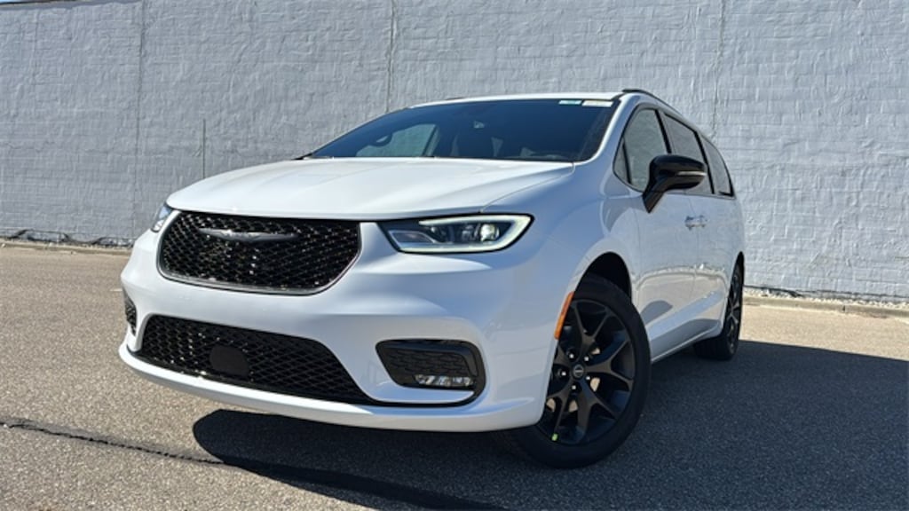 New 2026 Chrysler Pacifica SELECT Passenger Van