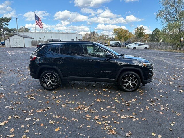 2024 Jeep Compass Limited photo 4