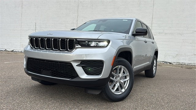 2025 Jeep Grand Cherokee Laredo's photo