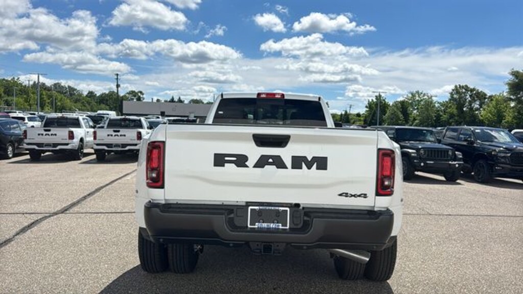 New 2026 Ram 3500 TRADESMAN CREW CAB 4X4 8' BOX Pickup