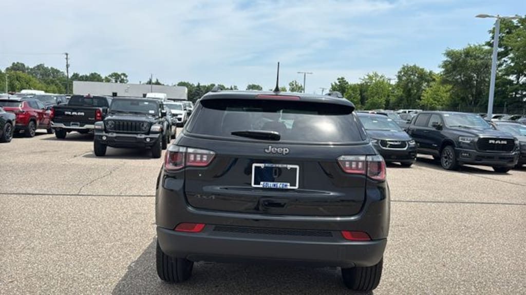 New 2026 Jeep Compass LIMITED ALTITUDE 4X4 Sport Utility