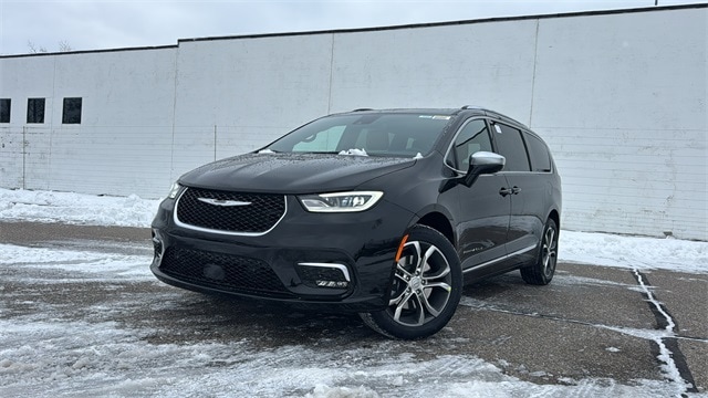 2026 Chrysler Pacifica Pinnacle's photo