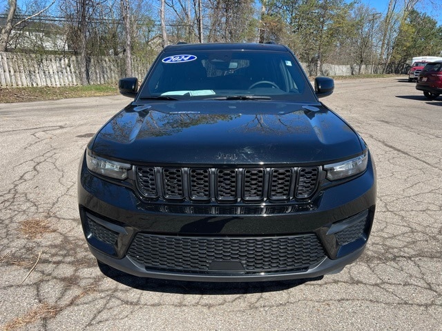 Certified 2024 Jeep Grand Cherokee Altitude with VIN 1C4RJHAG5R8535371 for sale in Bloomfield, MI