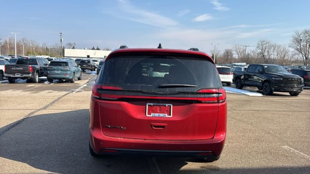 New 2026 Chrysler Pacifica SELECT Passenger Van