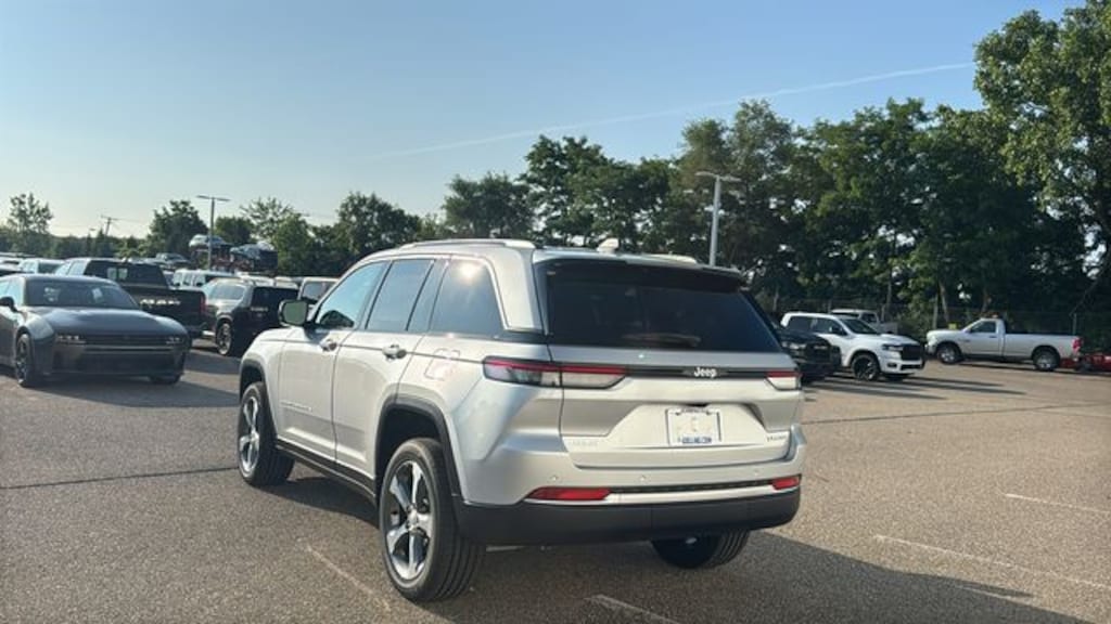 New 2026 Jeep Grand Cherokee LIMITED 4X4 Sport Utility