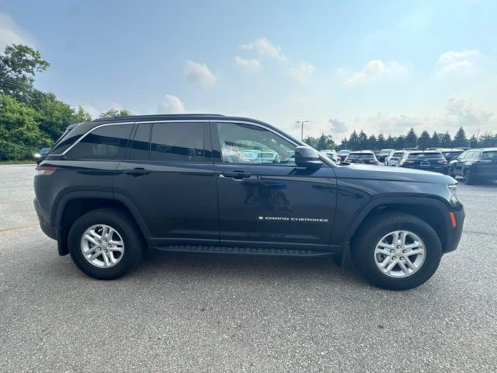 Certified 2025 Jeep Grand Cherokee Laredo SUV