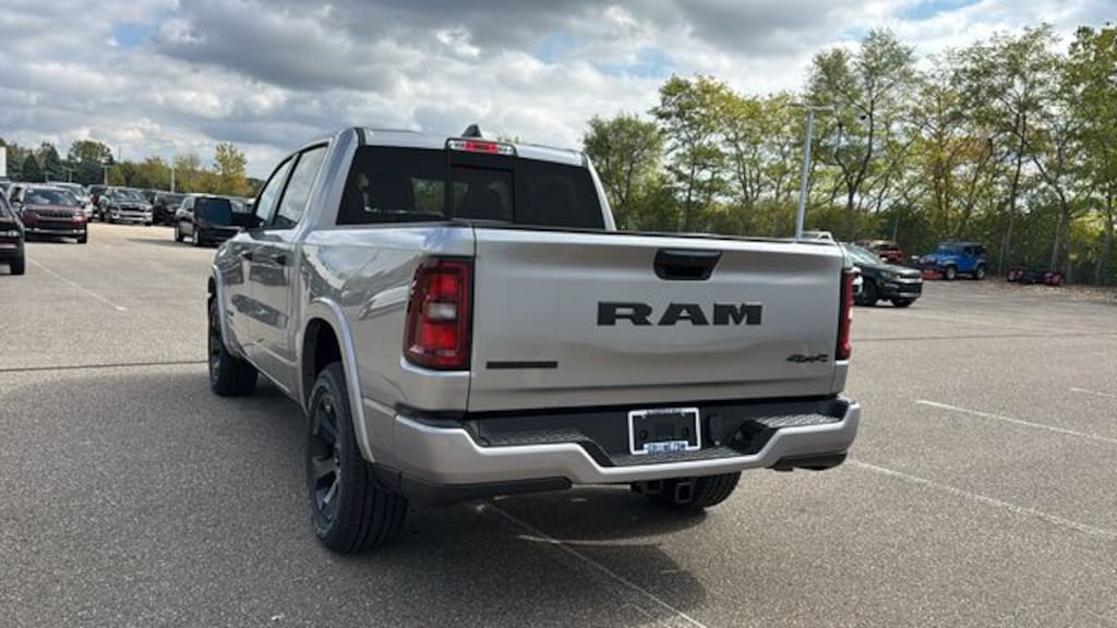 New 2025 Ram 1500 BIG HORN CREW CAB 4X4 5'7 BOX Pickup