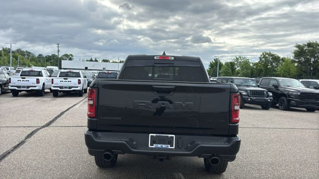 New 2026 Ram 1500 LARAMIE CREW CAB 4X4 5'7 BOX Pickup