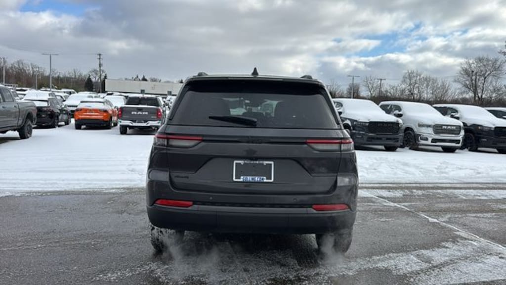 New 2026 Jeep Grand Cherokee LAREDO ALTITUDE 4X4 Sport Utility