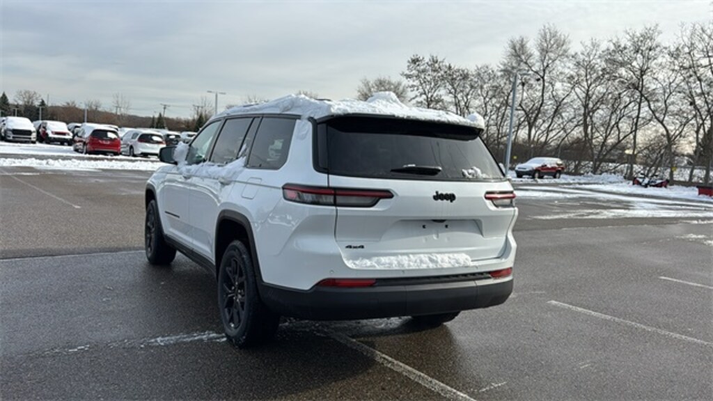 New 2025 Jeep Grand Cherokee L Laredo Sport Utility