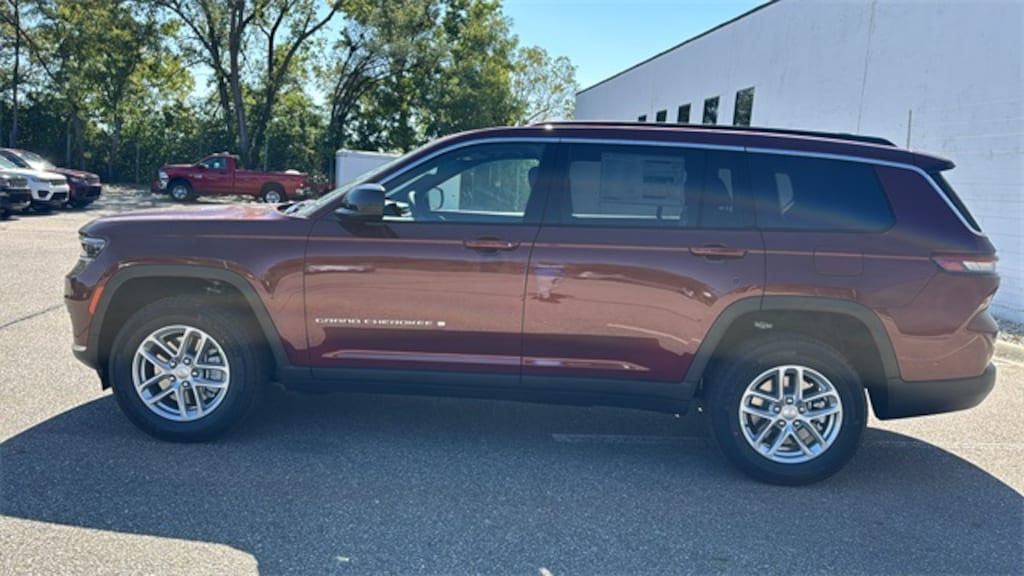 New 2025 Jeep Grand Cherokee L LAREDO X 4X4 Sport Utility