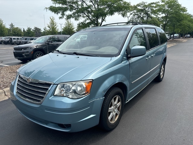 Used 2009 Chrysler Town & Country Touring with VIN 2A8HR541X9R639149 for sale in Bloomfield Township, MI
