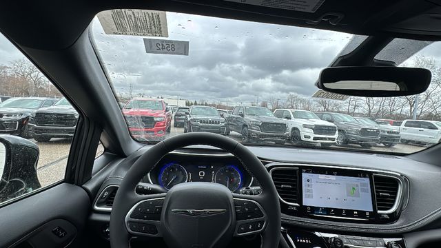 2026 Chrysler Pacifica Select - Photo 15