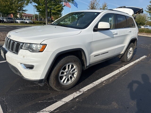 2019 Jeep Grand Cherokee Laredo E photo 2