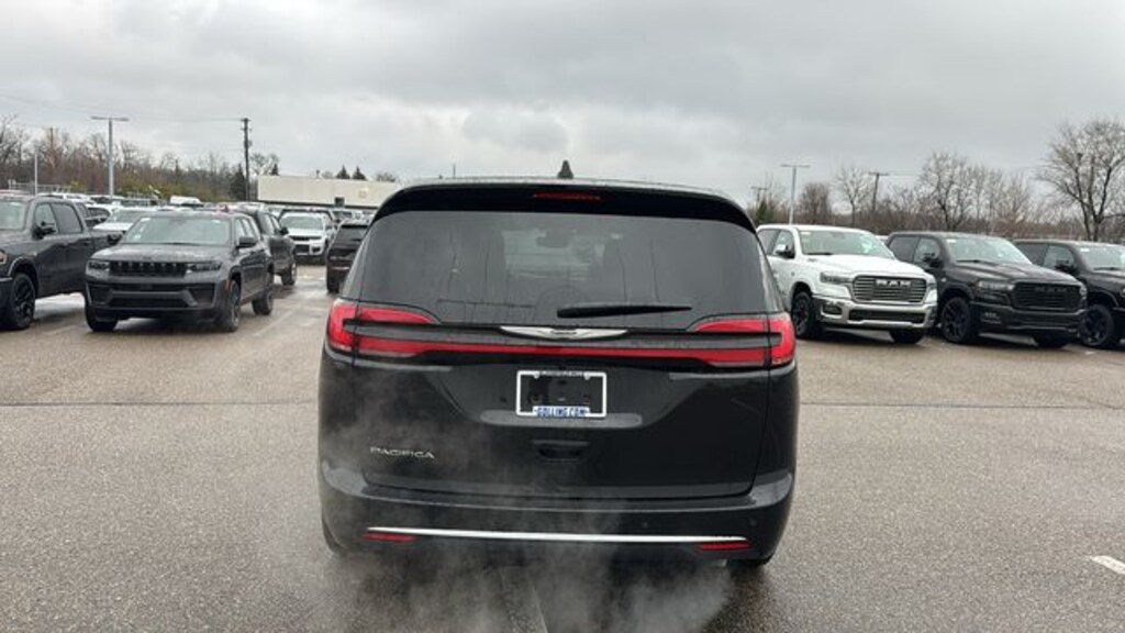 New 2026 Chrysler Pacifica SELECT Passenger Van