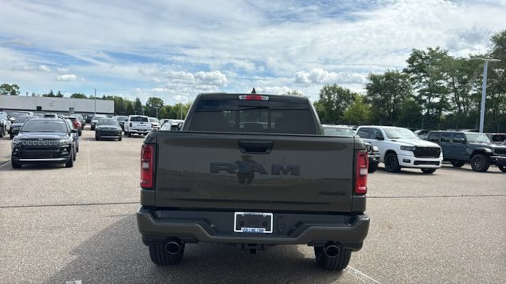 New 2027 Ram 1500 BIG HORN CREW CAB 4X4 5'7 BOX Pickup