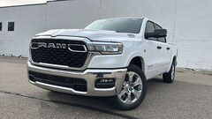 2026 Ram 1500 BIG HORN CREW CAB 4X4 5'7 BOX Pickup