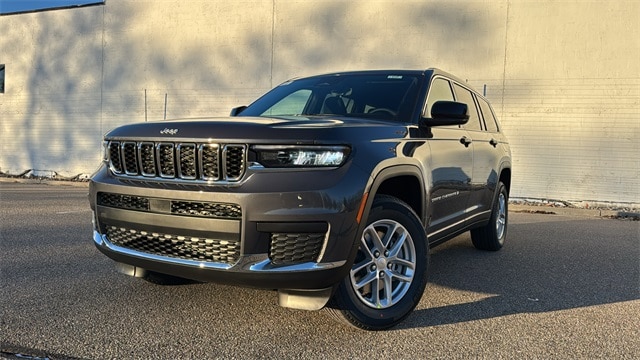 2025 Jeep Grand Cherokee L Laredo's photo