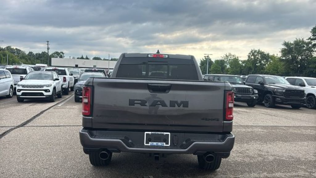 New 2026 Ram 1500 LARAMIE CREW CAB 4X4 5'7 BOX Pickup