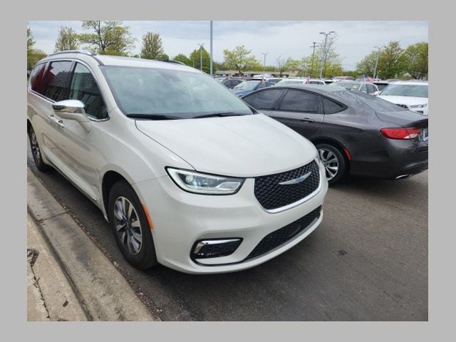 2021 Chrysler Pacifica Hybrid Limited Hybrid's photo