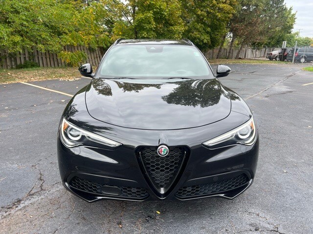 2023 Alfa Romeo Stelvio Ti photo 2