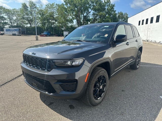 Certified 2024 Jeep Grand Cherokee Altitude with VIN 1C4RJHAG0RC259243 for sale in Bloomfield, MI