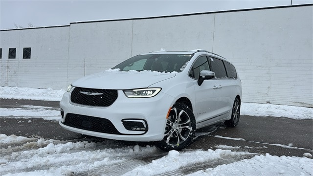2026 Chrysler Pacifica Pinnacle's photo