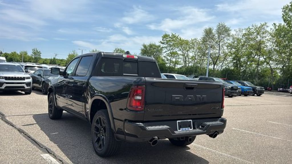 New 2026 Ram 1500 LARAMIE CREW CAB 4X4 5'7 BOX Pickup