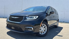 2025 Chrysler Pacifica Select Passenger Van