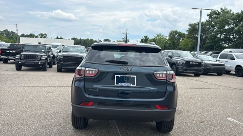 New 2026 Jeep Compass LIMITED ALTITUDE 4X4 Sport Utility