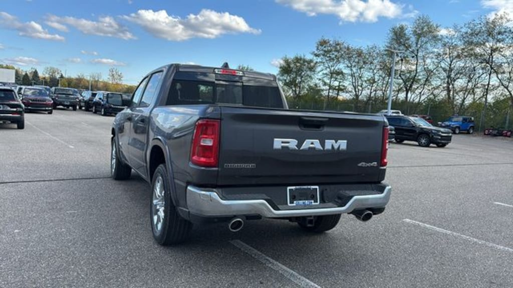 New 2026 Ram 1500 BIG HORN CREW CAB 4X4 5'7 BOX Pickup