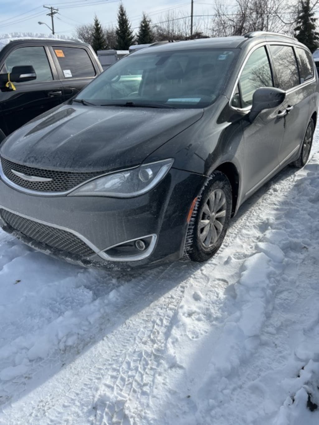 Used 2019 Chrysler Pacifica Touring L Minivan/Van