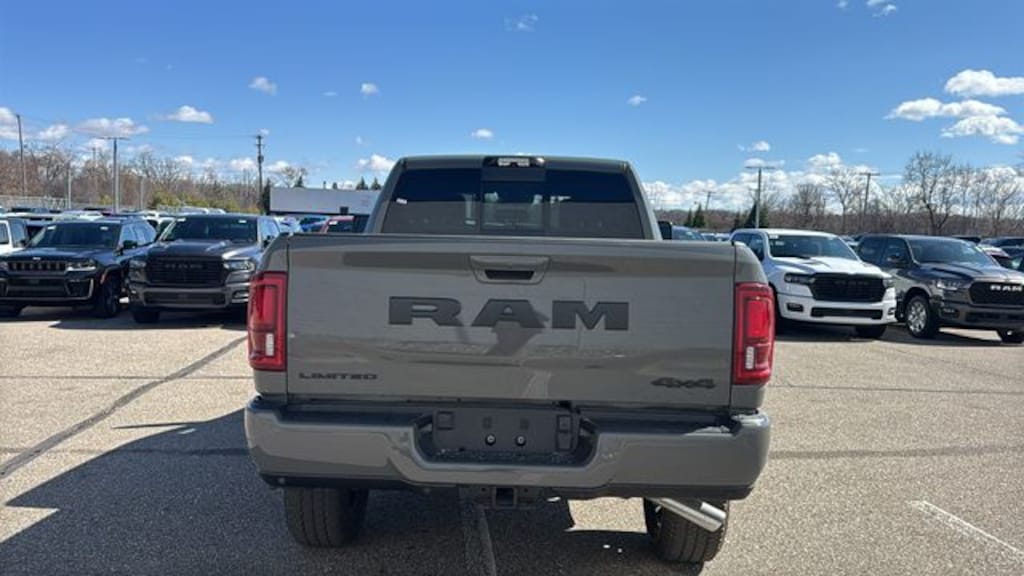 New 2026 Ram 2500 LIMITED CREW CAB 4X4 6'4 BOX Pickup