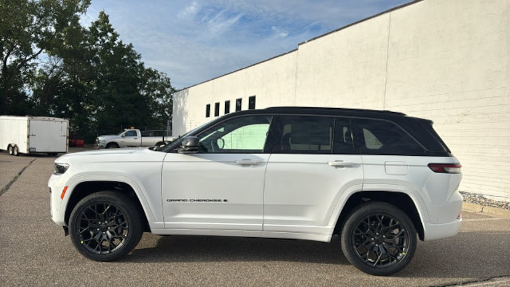 New 2027 Jeep Grand Cherokee 2 Row SUMMIT 4X4 Sport Utility