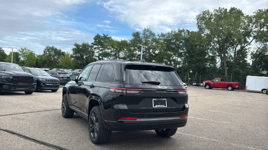 New 2027 Jeep Grand Cherokee 2 Row LIMITED 4X4 Sport Utility