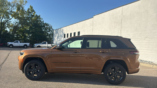 New 2027 Jeep Grand Cherokee 2 Row LIMITED 4X4 Sport Utility