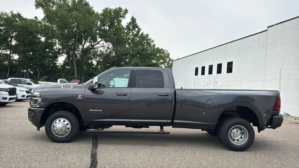 New 2026 Ram 3500 LARAMIE CREW CAB 4X4 8' BOX Pickup