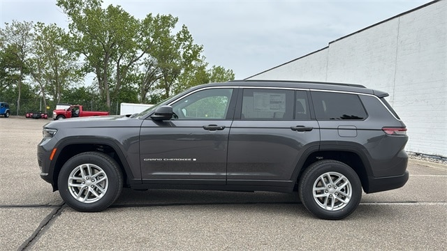 Used 2025 Jeep Grand Cherokee L Laredo with VIN 1C4RJKAG8S8711834 for sale in Bloomfield, MI