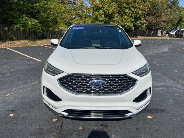 2021 Ford Edge Titanium photo 2