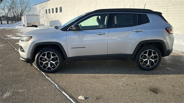 Used 2025 Jeep Compass Limited with VIN 3C4NJDCNXST555643 for sale in Bloomfield, MI