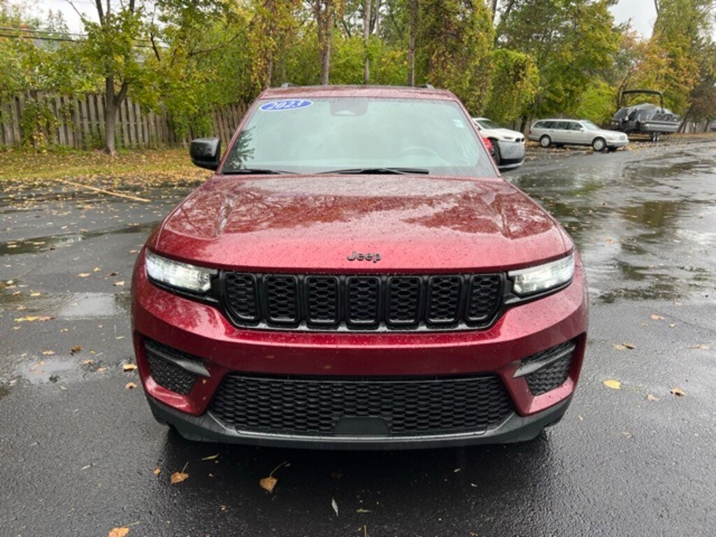 Used 2023 Jeep Grand Cherokee Altitude SUV