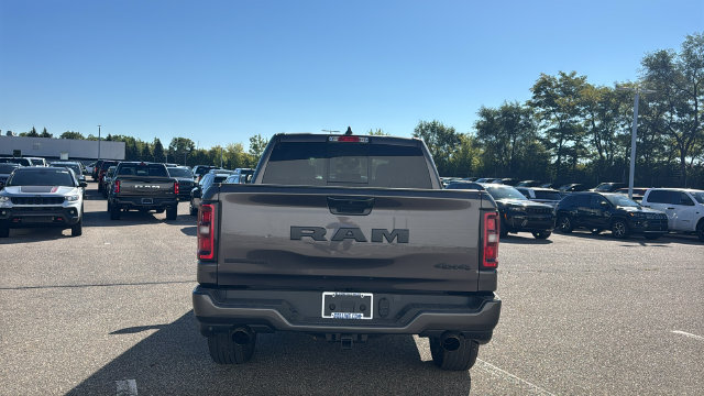 New 2027 Ram 1500 BIG HORN CREW CAB 4X4 5'7 BOX Pickup